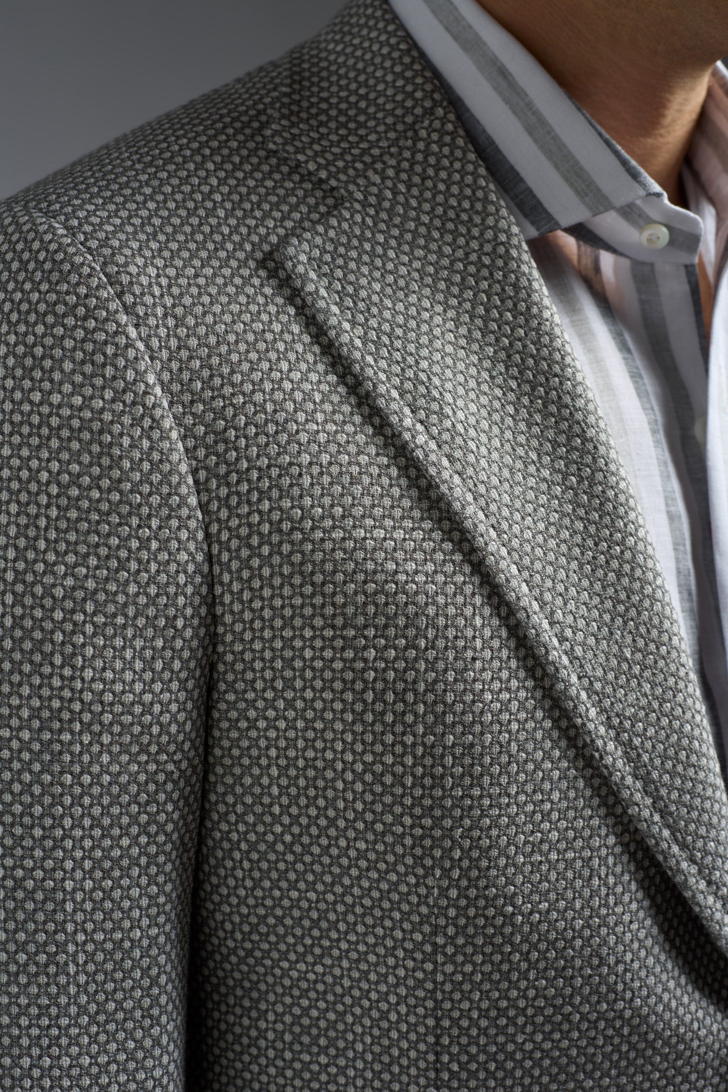 Isaia's Archive Wool Silk and Cotton Capri Blazer - Image 4