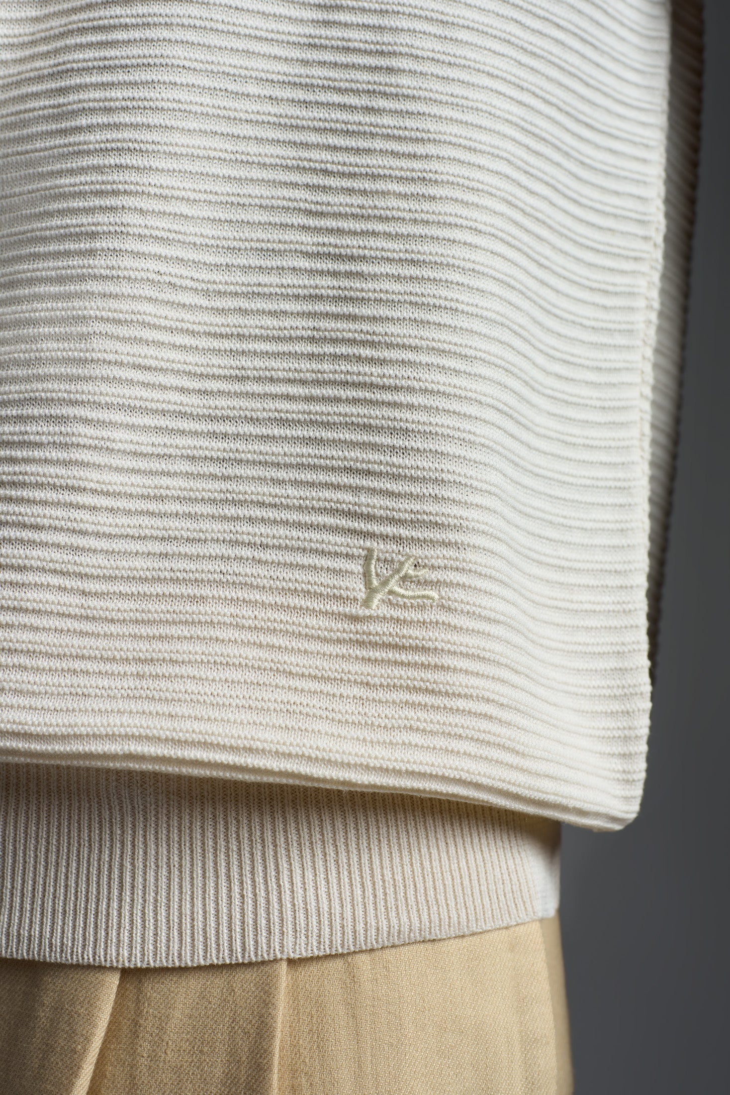 Silk and Linen Embossed Stitch T-Shirt - Image 9